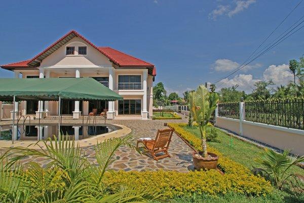 House view from the lake